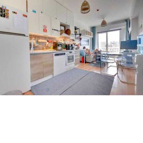 Smart Alexa home, city skyline, gym & swim.