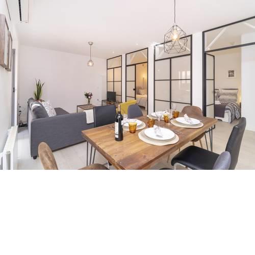 Smiling Apartment Near Puerta del Sol by Batuecas