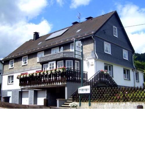 Snug Apartment in Medebach with Balcony, Garden, 2 Carports