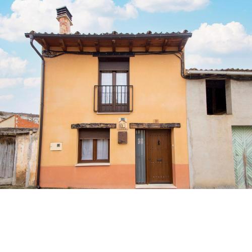 Snug holiday home in Langa de Duero with garden