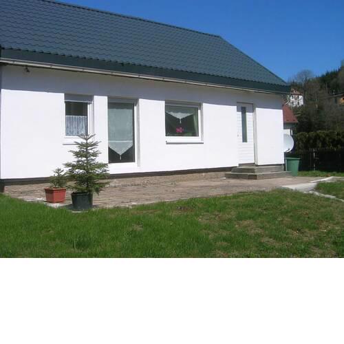 Snug Holiday Home in Schmiedefeld am Rennsteig with Garden