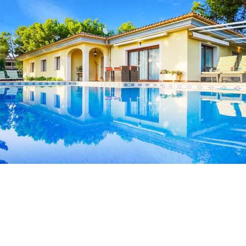 Sol de Mallorca Villa Sleeps 8 with Pool Air Con and WiFi