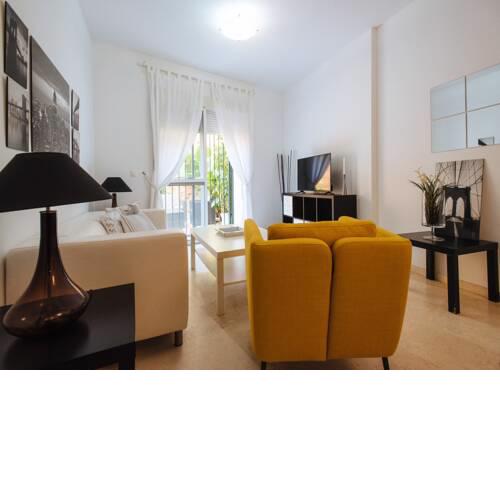 Sol · Downtown Apartment with Garden and Parking