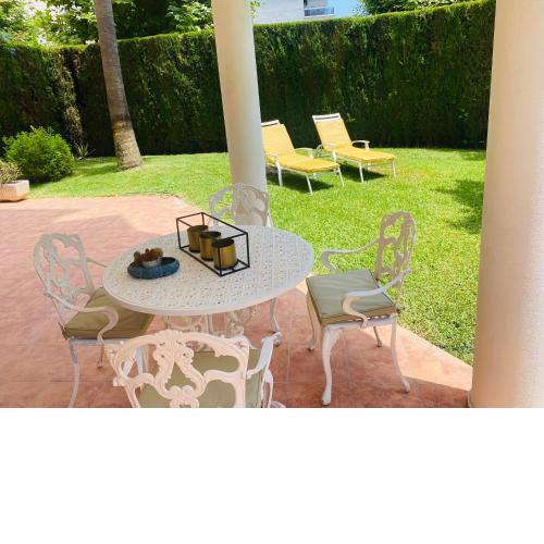 SOLEADO PISO BAJO CON PATIO CERCA DE LA PLAYA