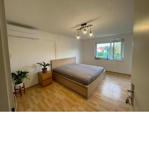 Sonnige 3 Zimmer Wohnung mit schönem Balkon im Grünen