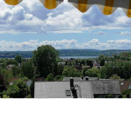 Sonnige Ferienwohnung mit Seeblick