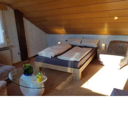 Sonnige ruhige Dachwohnung inkl WIFI und kostenlosem Kaffee