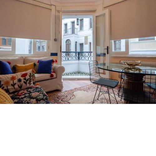 Sophisticated flat in the heart of Taksim!
