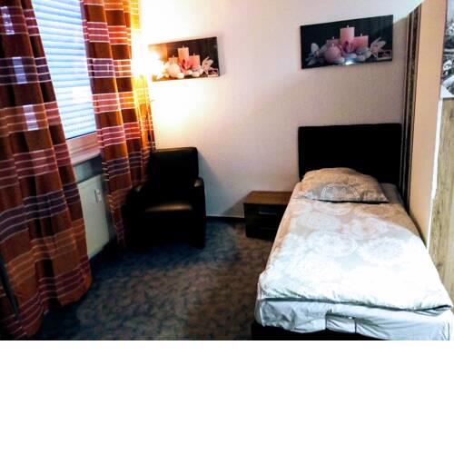 Soutrrian Suite Apartment3 in Opel City near Airport Frankfurt