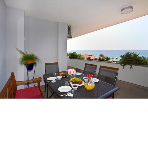 Spacious 110 m2 apt with terrace and garden