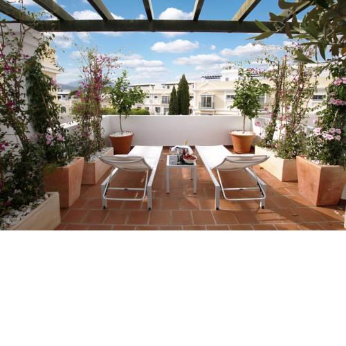 Spacious 2 Bed Duplex in Aloha Gardens close to Puerto Banus