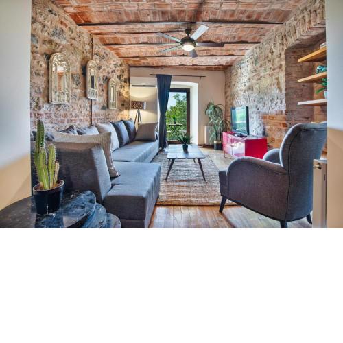Spacious 2 BR with Golden Horn View & Balcony