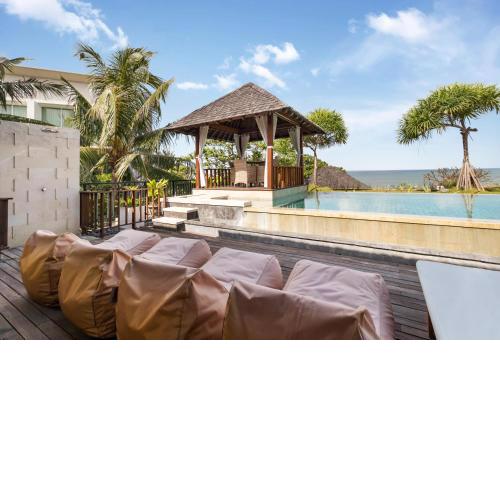 Spacious 3 Bedrooms Private Pool Beachfront Villa in Seminyak