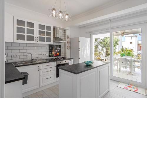 Spacious 3br Family Villa With Private Beach