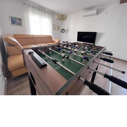 Spacious 4 bedroom apartment with free parking lot