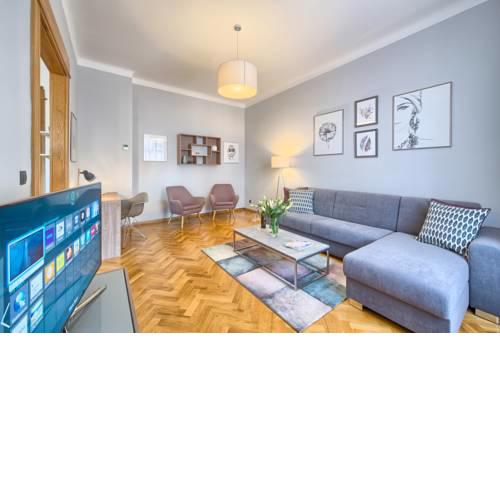 Spacious And Bright Apartment Dusni 13