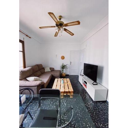 Spacious and bright room with balcony near the city center.