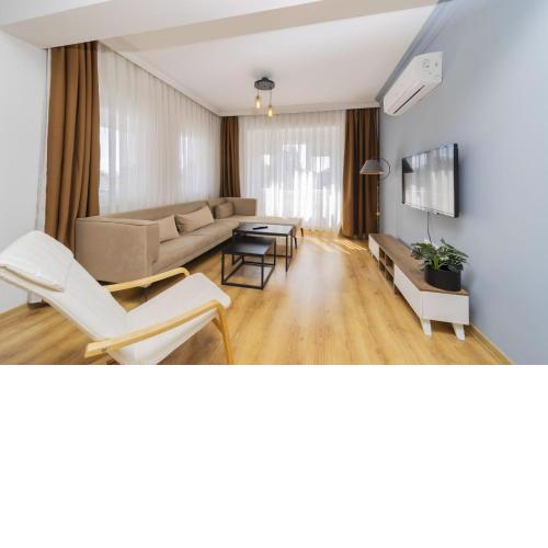 Spacious and Central Apartment near Lara Beach in Muratpasa, Antalya