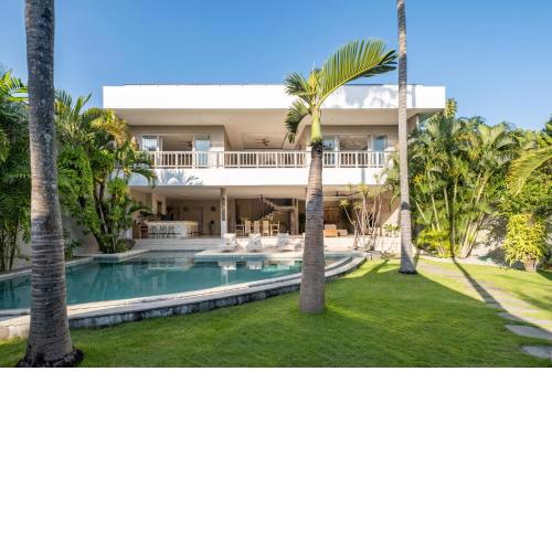 Spacious and Stylish Villa 3 Bedroom Seminyak