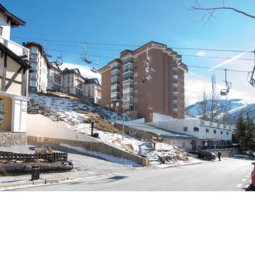 Spacious and sunny luxury located in the lower area
