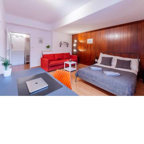 Spacious apartment. 10 min to the city center