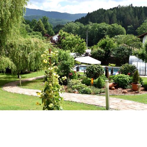 Spacious apartment in Drachselsried with a balcony