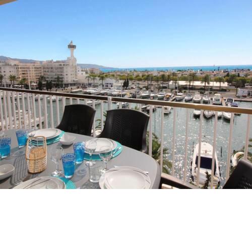 Spacious Apartment in Empuriabrava with Private Terrace
