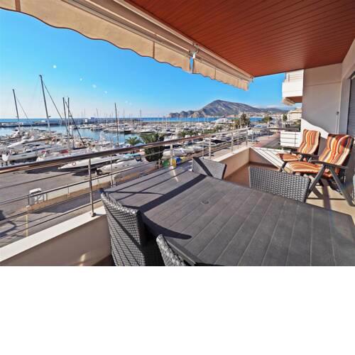 Spacious apartment in front of the harbour in Altea