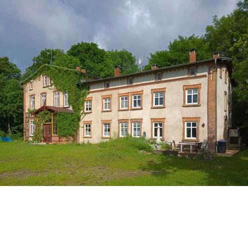 Spacious Apartment in Lalendorf with Barbecue