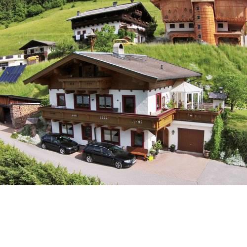 Spacious Apartment in Saalbach-Hinterglemm with Parking