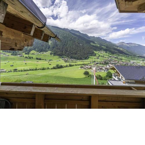 Spacious Apartment in the Stubaital with Mountain Views