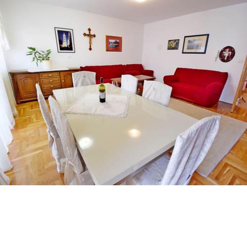 Spacious Apartment in Zadar near Town