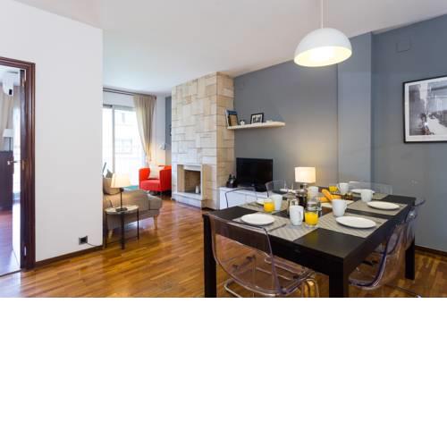 Spacious Apartment near Sagrada Familia