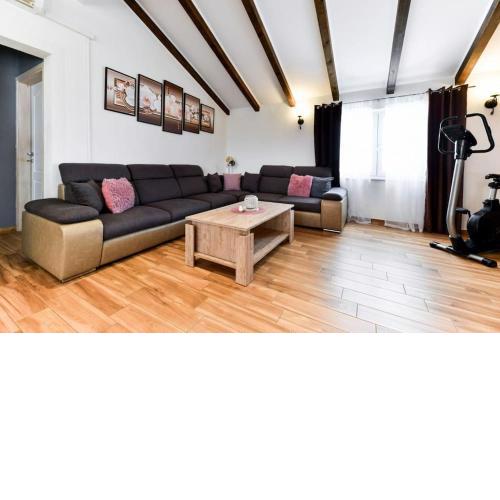 Spacious apartment near the sea