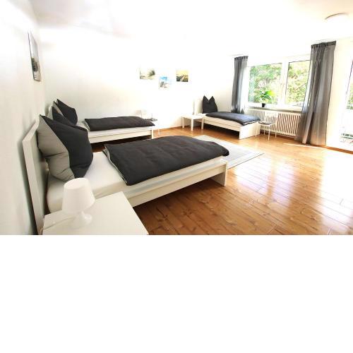 Spacious Apartment with Balcony & WiFi