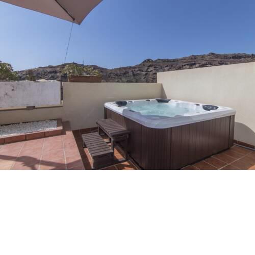 Spacious Apartment with Private Jacuzzi and Pool Access