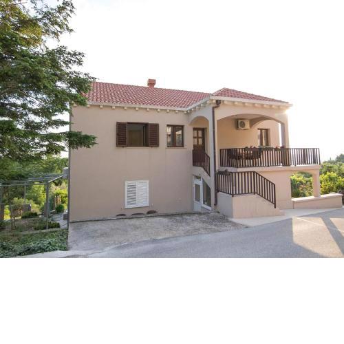 Spacious apartment with private terrace