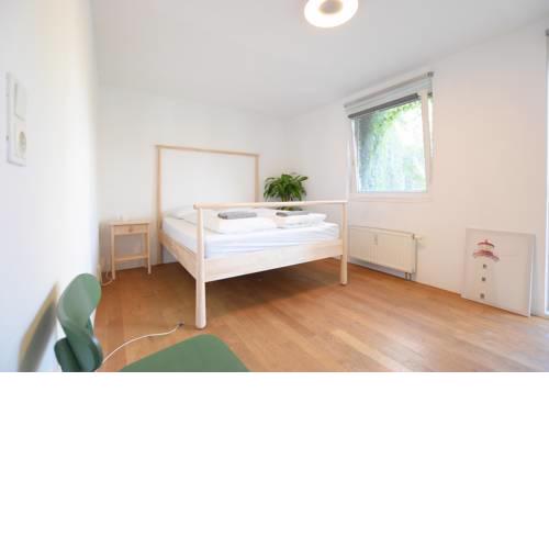 Spacious CENTRAL Apartment