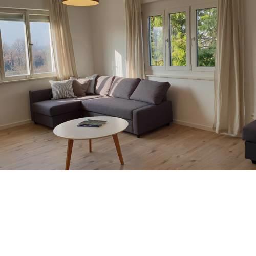 Spacious cozy apartment walking distance to OUTLET