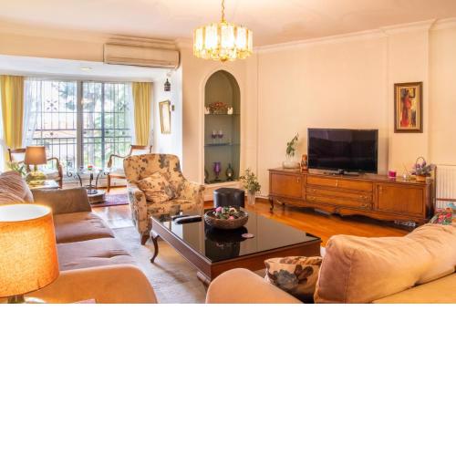 Spacious Detached House with Garden in Izmir