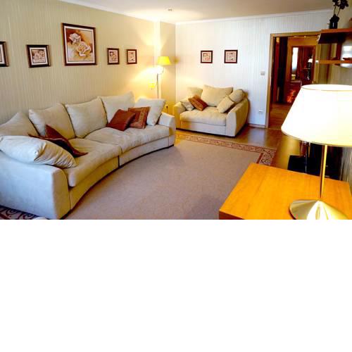 Spacious Duplex near Park and Metro in Vinohrady by easyBNB