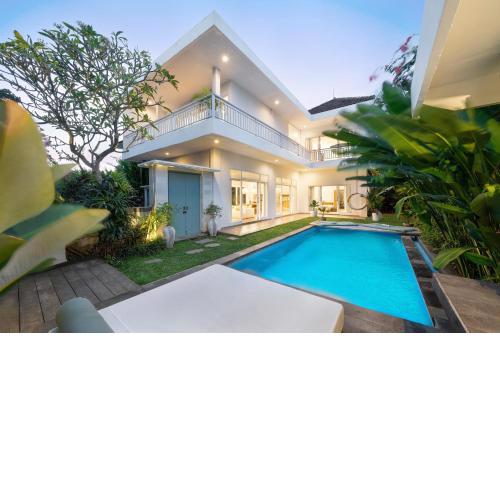 Spacious Eclectic Villa -5 mins to La Brisa