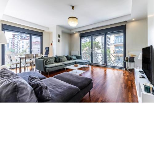 Spacious Flat Near Bagdat Avenue in Suadiye