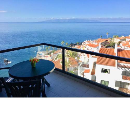 Spacious Fourth Floor Ocean View Lago Apartment