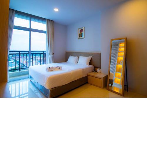 Spacious High Rise Studio Apartment - By MESA
