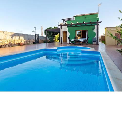 Spacious Holiday Home in Antigua with Swimming Pool