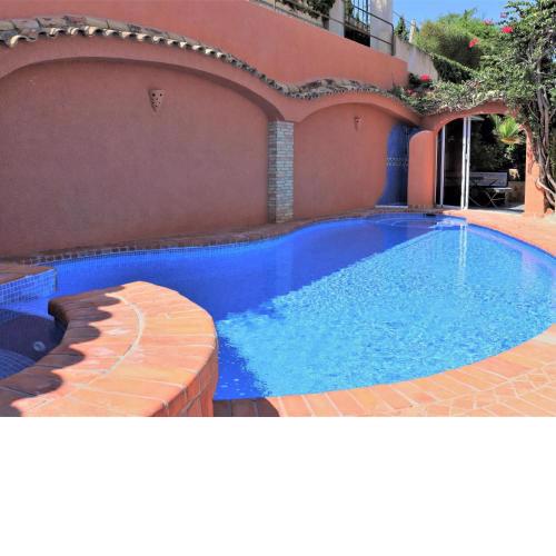 Spacious holiday home in Comunidad Valenciana with hot tub