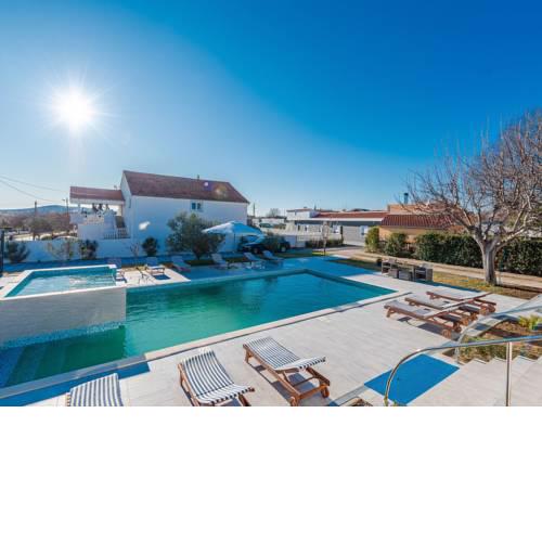 Spacious Holiday Home in Galovac with Jacuzzi