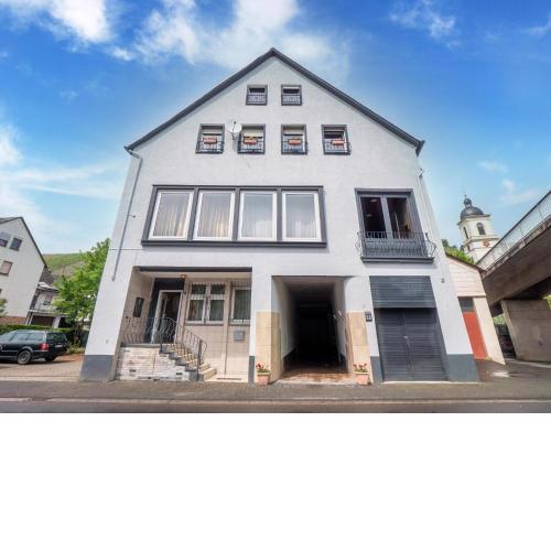 Spacious holiday home in Kinheim with balcony