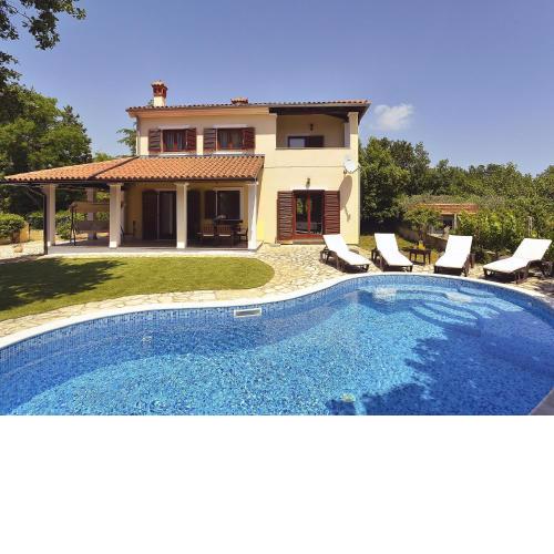 Spacious Holiday Home in Medulin with Private Pool